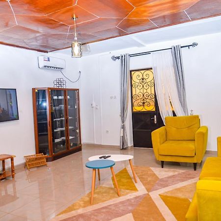 Appartement Meuble 2 Chambres Avec Salle De Bain - 1 Salon - 1E Cuisine - La Concorde - Quartier Nkomkana Yaounde Bagian luar foto