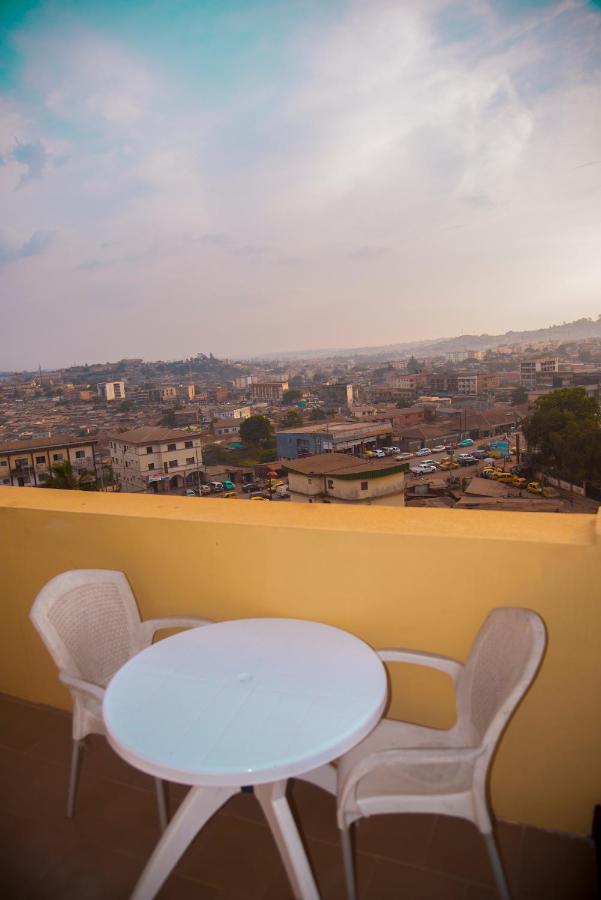 Appartement Meuble 2 Chambres Avec Salle De Bain - 1 Salon - 1E Cuisine - La Concorde - Quartier Nkomkana Yaounde Bagian luar foto