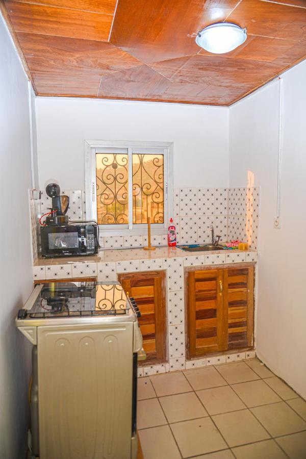 Appartement Meuble 2 Chambres Avec Salle De Bain - 1 Salon - 1E Cuisine - La Concorde - Quartier Nkomkana Yaounde Bagian luar foto