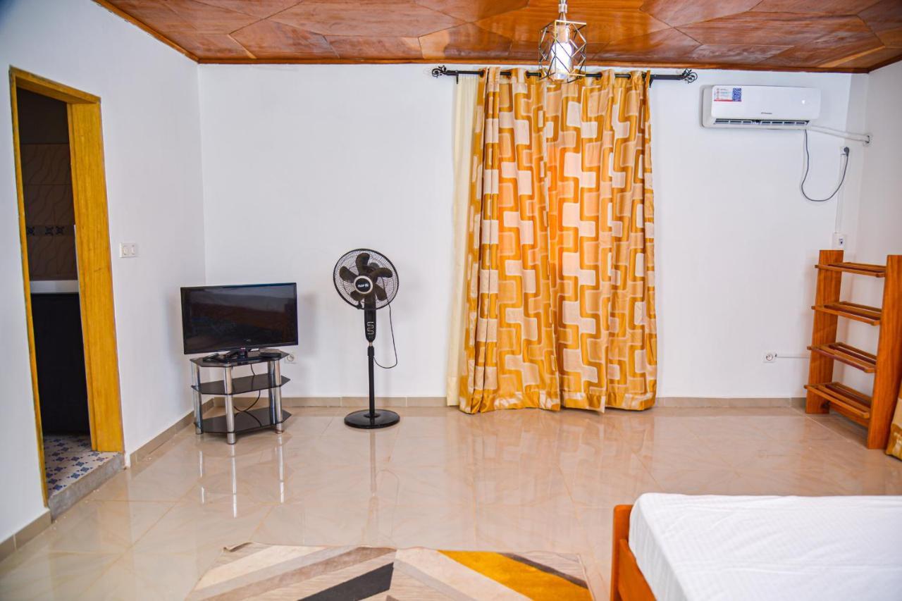 Appartement Meuble 2 Chambres Avec Salle De Bain - 1 Salon - 1E Cuisine - La Concorde - Quartier Nkomkana Yaounde Bagian luar foto